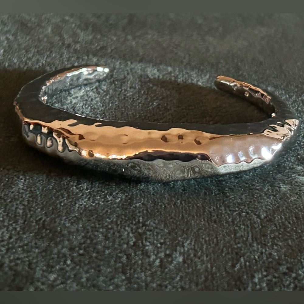 STELLA & DOT LIZZIE CUFF BRACELET GORGEOUS HAMMERED SILVER FINISH $79 NWT